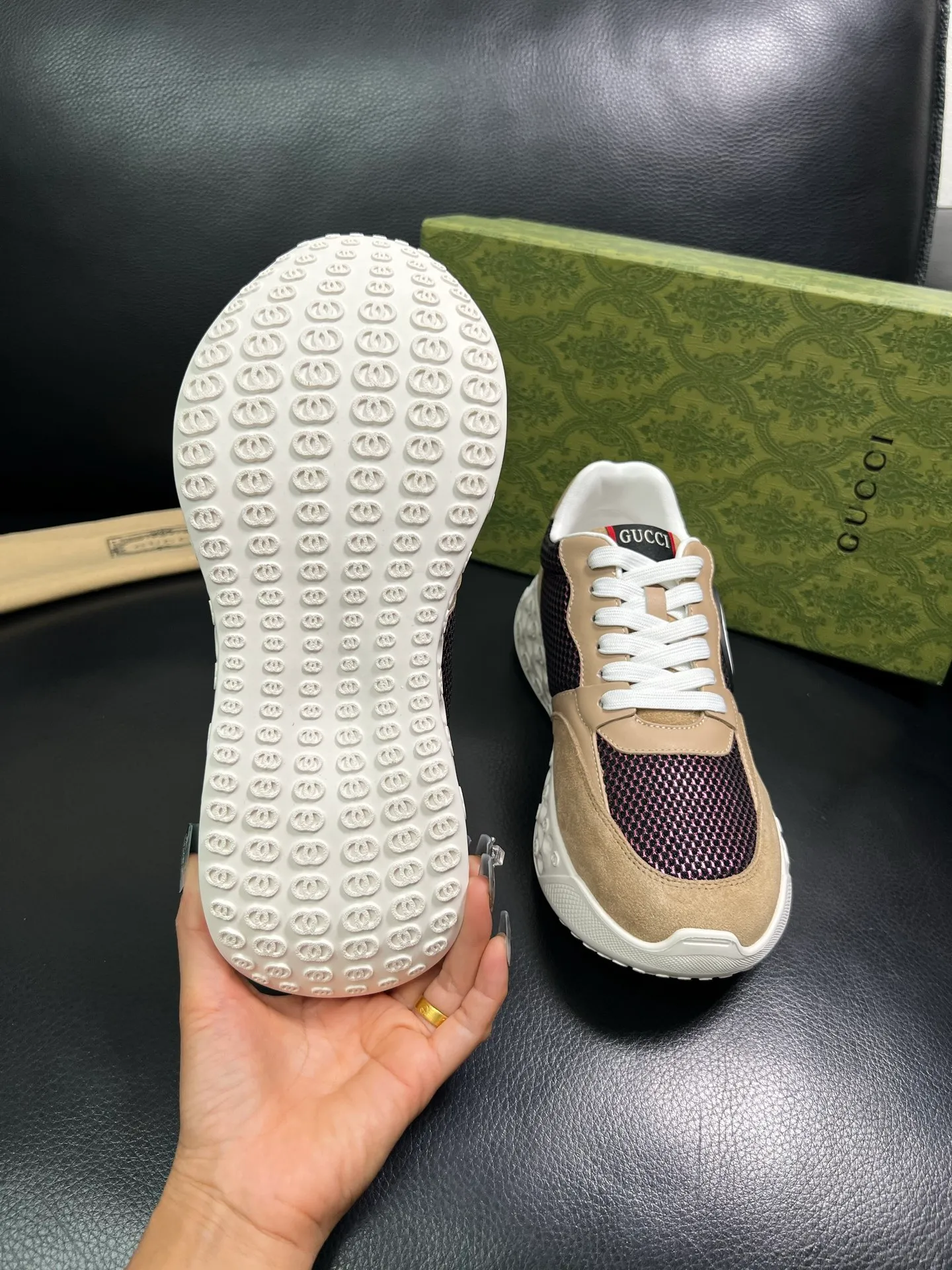 Men's shoes 💰780 Gucci top purchasing agency Gucci counter synchronization. Original factory configuration imported cowhide from Italy with mesh fabric, high-quality splicing and complex craftsmanship, imported cowhide lining, sole: original factory specially provided original sole super comfortable, original factory with single goods high quality, welcome to compare, code number 39-44 (customized 38 45) 85856